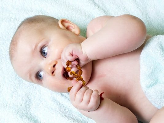 Ambra e antichi rimedi per mamma e neonato